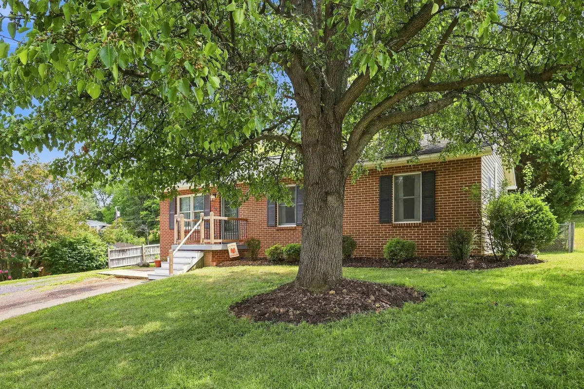 110 Lambert St, Staunton, VA 24401 - #1