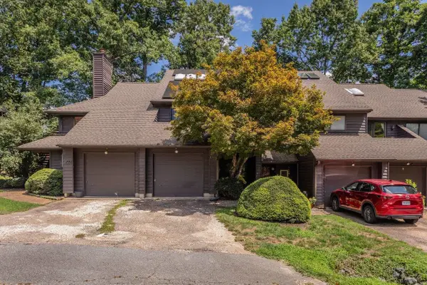 1561 Birnam Dr, Charlottesville, VA 22901