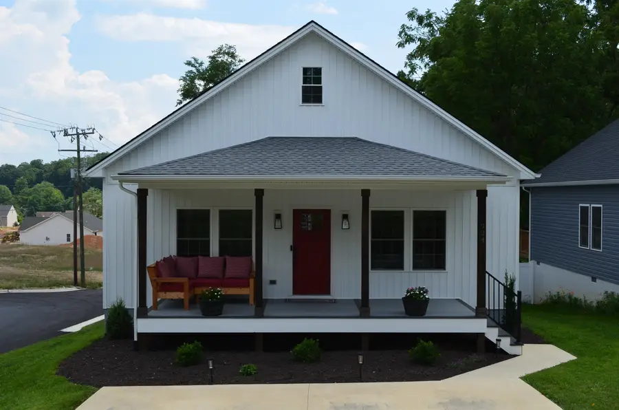 924 Gordon St, Staunton, VA 24401 - #3