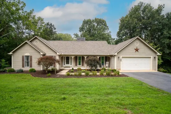 41 Ridgetop Dr, Weyers Cave, VA 24486