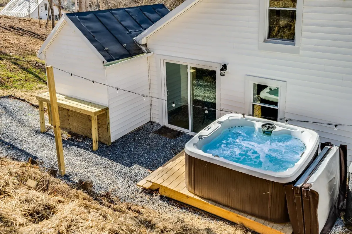 393 Crooked Run Rd, Shenandoah, VA 22849 - #1