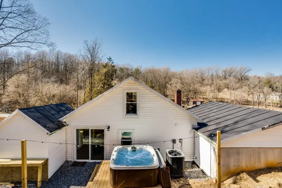 393 Crooked Run Rd, Shenandoah, VA 22849 - #3