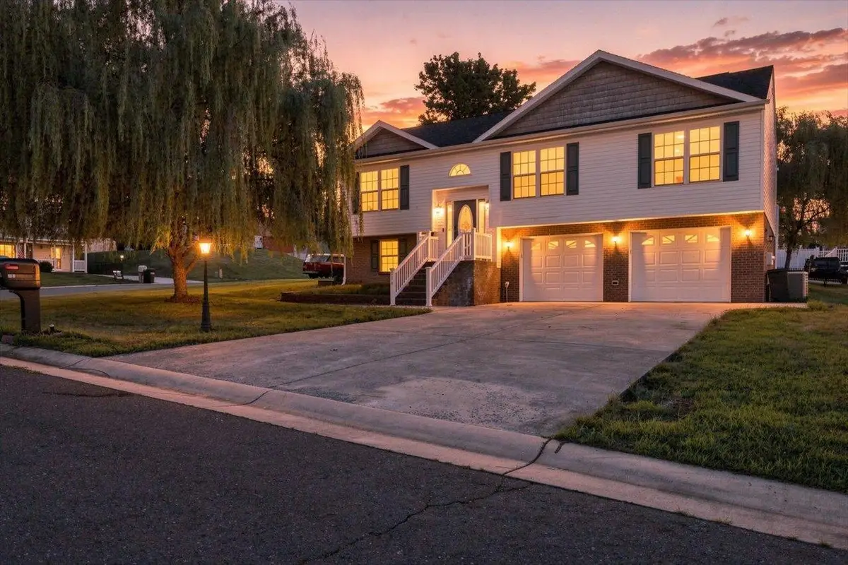 914 Ritchie Blvd, Staunton, VA 24401 - #1