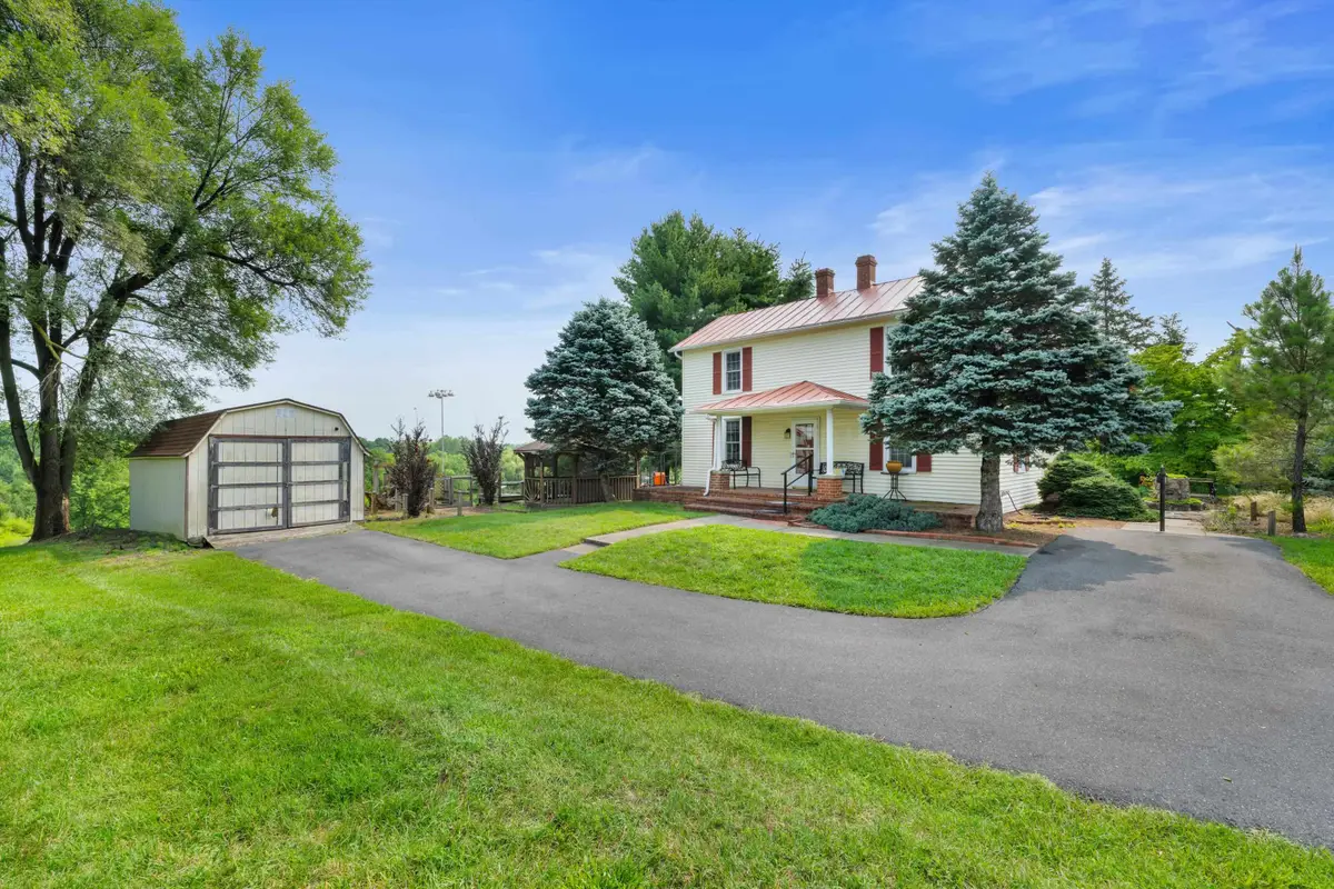 223 Cold Spring Rd, Stuarts Draft, VA 24477 - #1