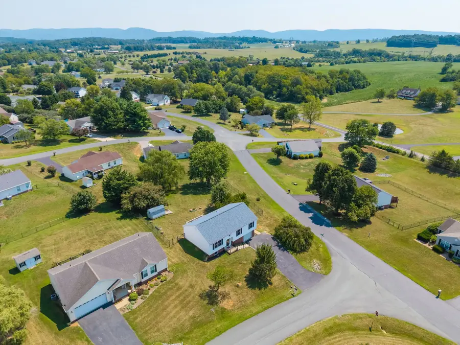 108 Longview Cir, Fishersville, VA 22939 - #2