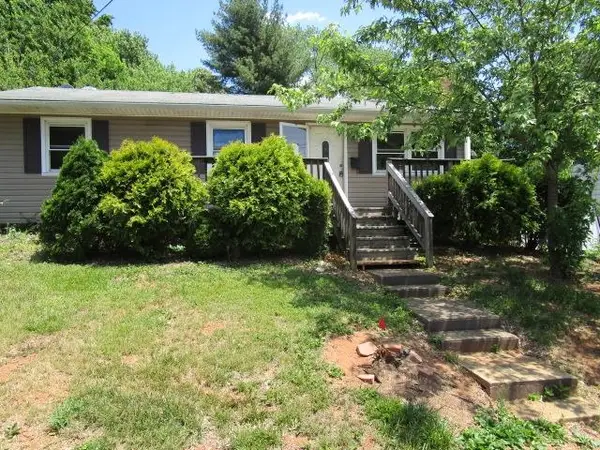 1218 Agnese St, Charlottesville, VA 22901