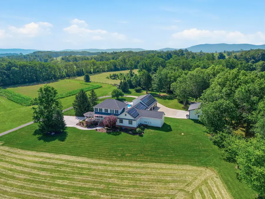 572 Augusta Farms Rd, Waynesboro, VA 22980 - #3