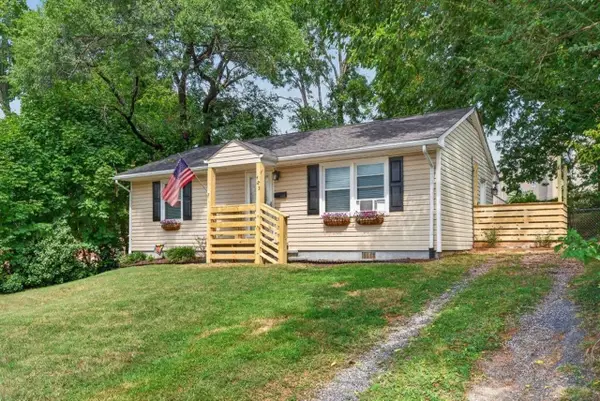 423 Market St N, Staunton, VA 24401