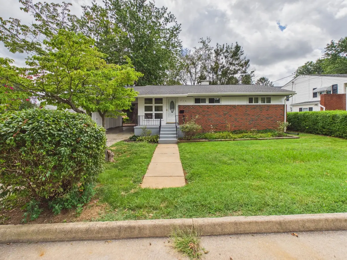 715 Cherry Hill Dr, Staunton, VA 24401 - #1
