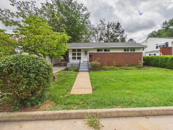 715 Cherry Hill Dr, Staunton, VA 24401