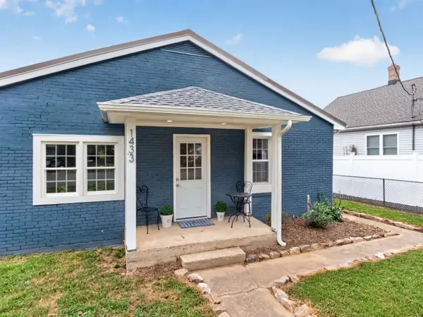 1433 Harding Ave, Waynesboro, VA 22980