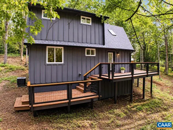 325 Persimmon Hill Dr, Roseland, VA 22967