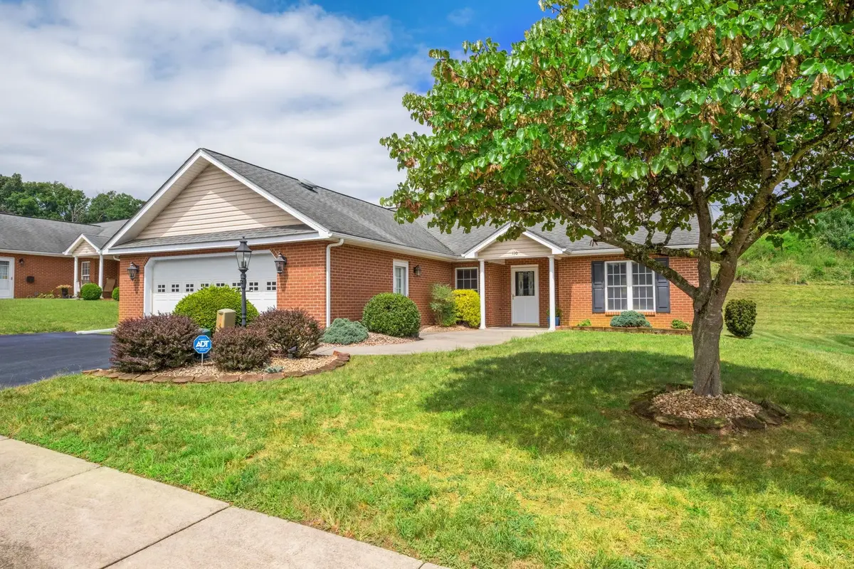 130 Red Oak Dr, Staunton, VA 24401 - #1