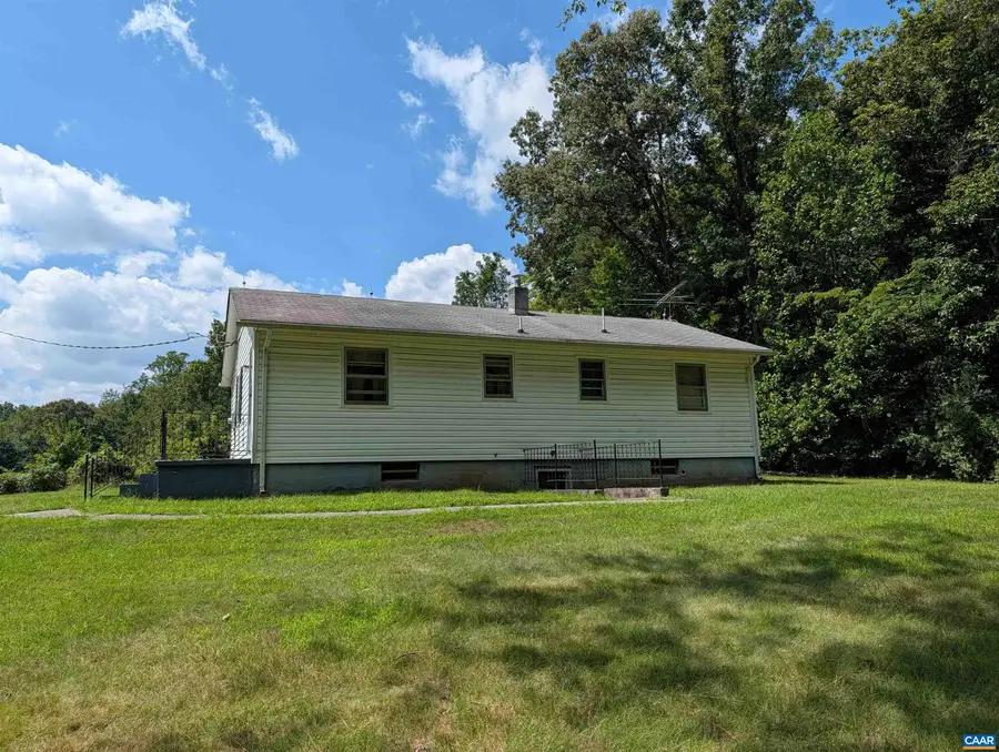 681 Franklin Ln, Palmyra, VA 22963 - #3