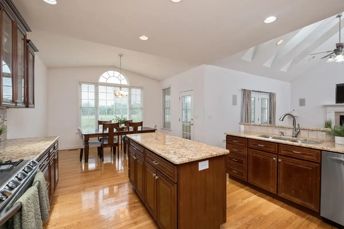 125 Shawn Cir, Staunton, VA 24401 - #1