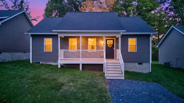 1229 Jackson Ave, Waynesboro, VA 22980