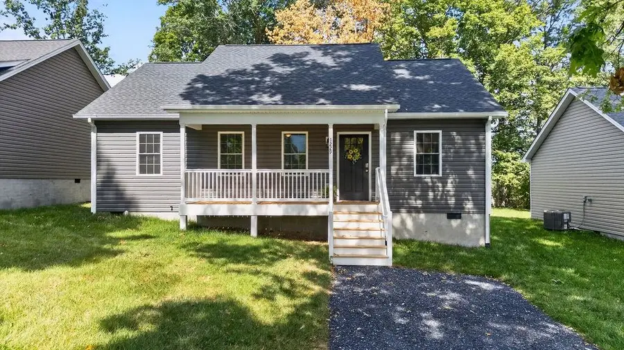1229 Jackson Ave, Waynesboro, VA 22980 - #2