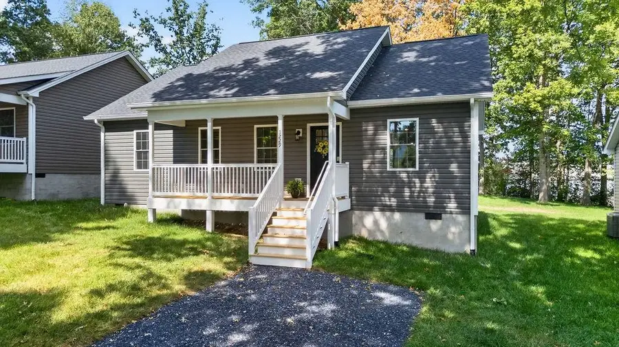 1229 Jackson Ave, Waynesboro, VA 22980 - #3
