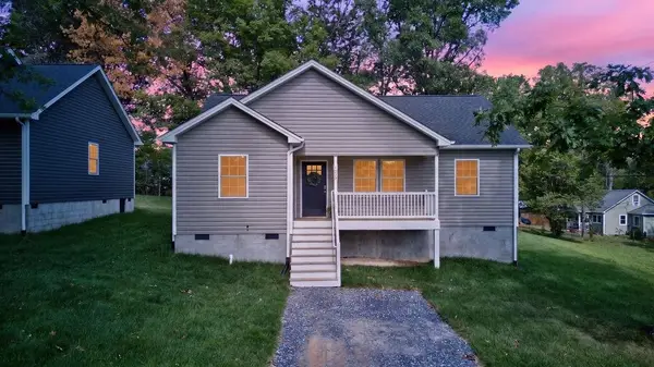 1233 Jackson Ave, Waynesboro, VA 22980