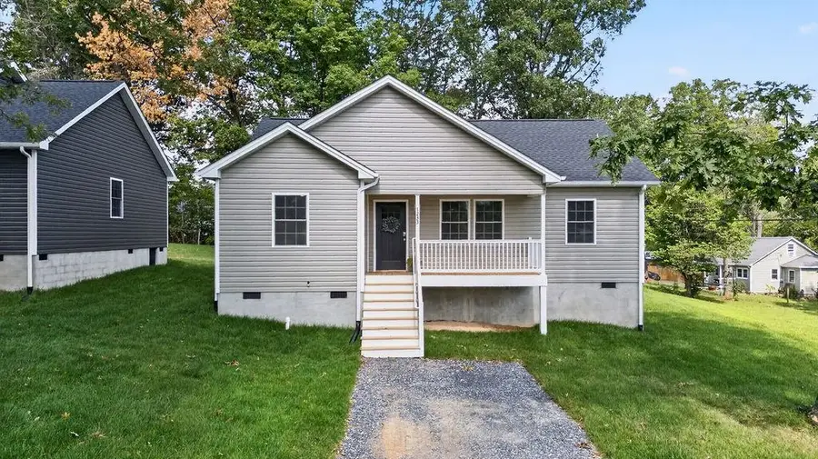 1233 Jackson Ave, Waynesboro, VA 22980 - #2