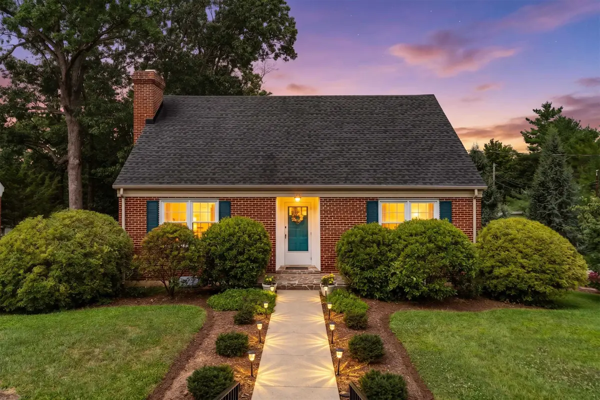 753 Hillcrest Dr, Staunton, VA 24401 - #1