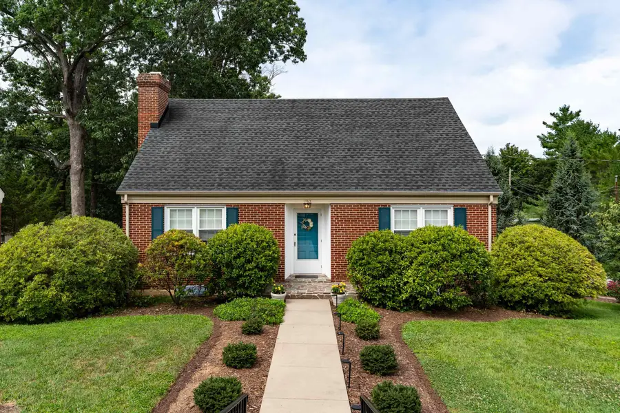 753 Hillcrest Dr, Staunton, VA 24401 - #2