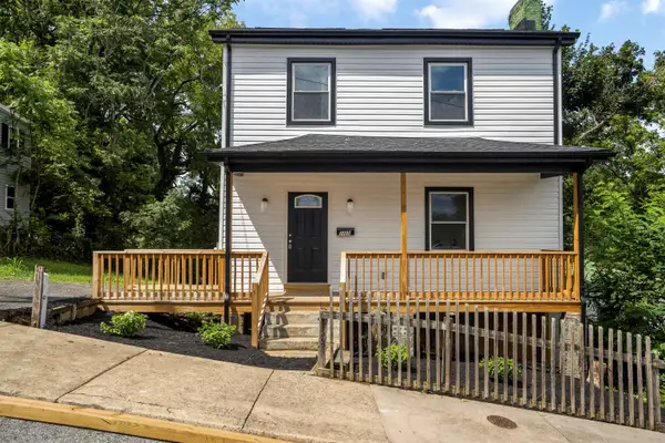 1105 Johnson St W, Staunton, VA 24401