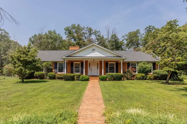 207 Circle View Rd, Luray, VA 22835