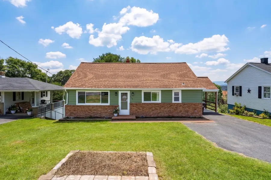 372 Frontier Dr, Staunton, VA 24401 - #2