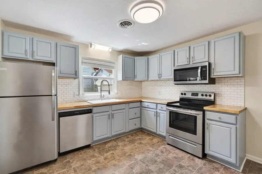 28 Ardmore St, Verona, VA 24482 - #2