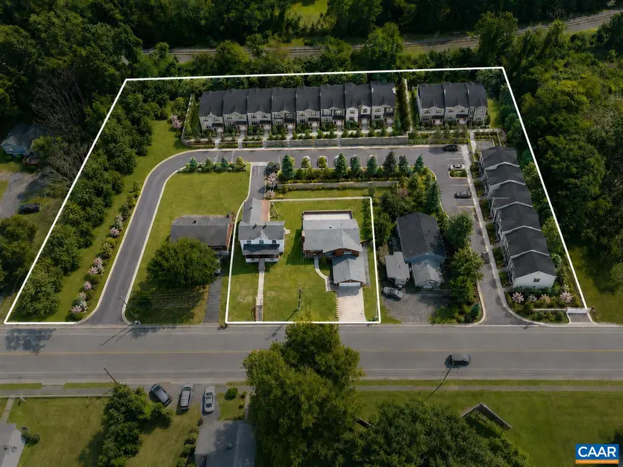 1329 Main St E, Waynesboro, VA 22980 - #2