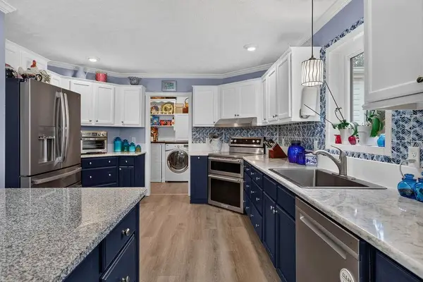 52 Cloverdale Ln, Stuarts Draft, VA 24477