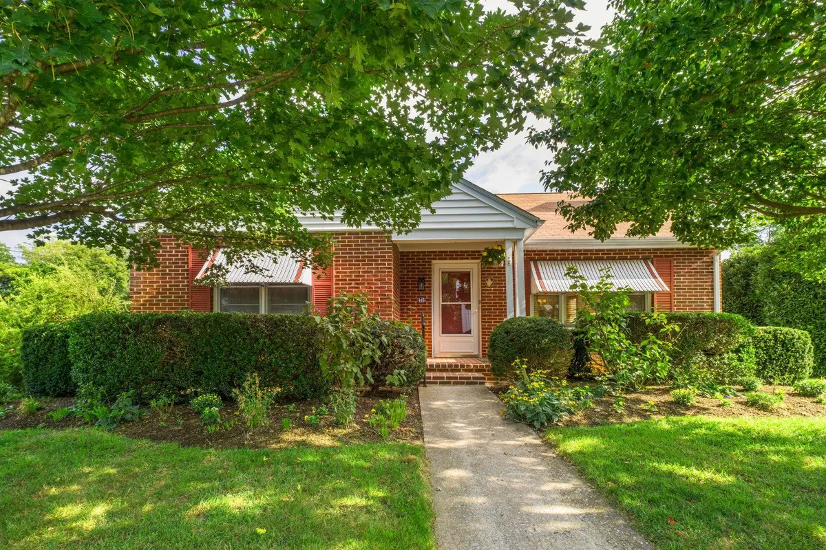 415 Carter St, Staunton, VA 24401 - #1