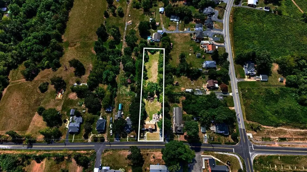 304 Oak Ln N, Waynesboro, VA 22980 - #1