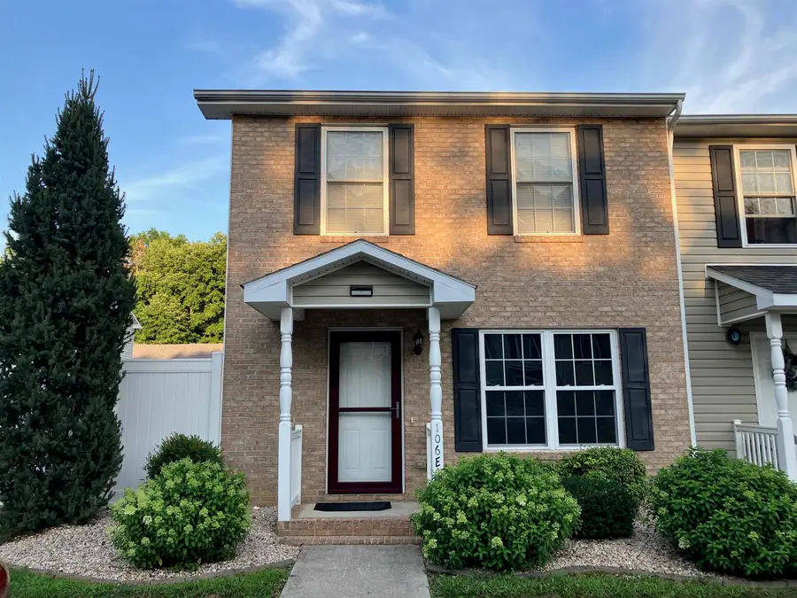 106 12th St, Grottoes, VA 24441 - #2
