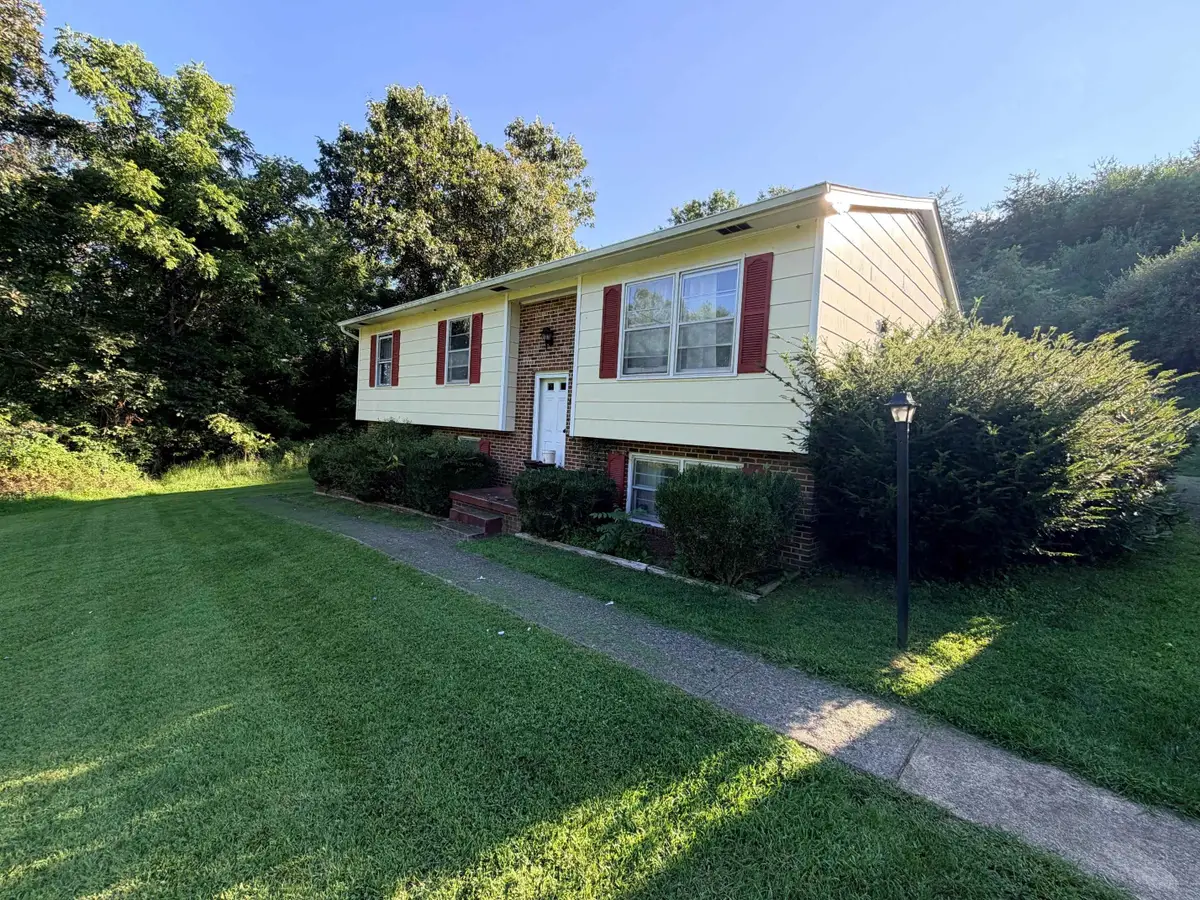 400 Hancock St, Craigsville, VA 24430 - #1