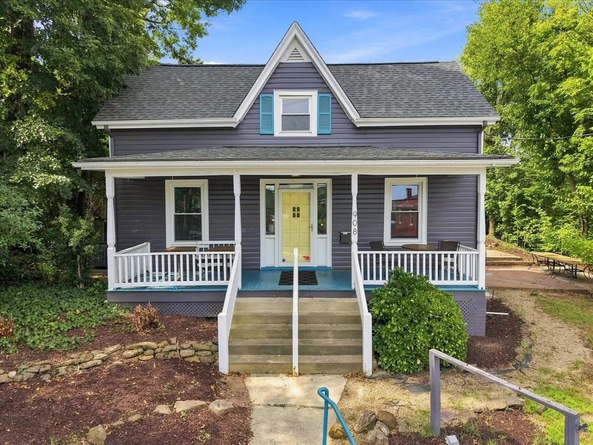 908 Main St W, Waynesboro, VA 22980 - #1