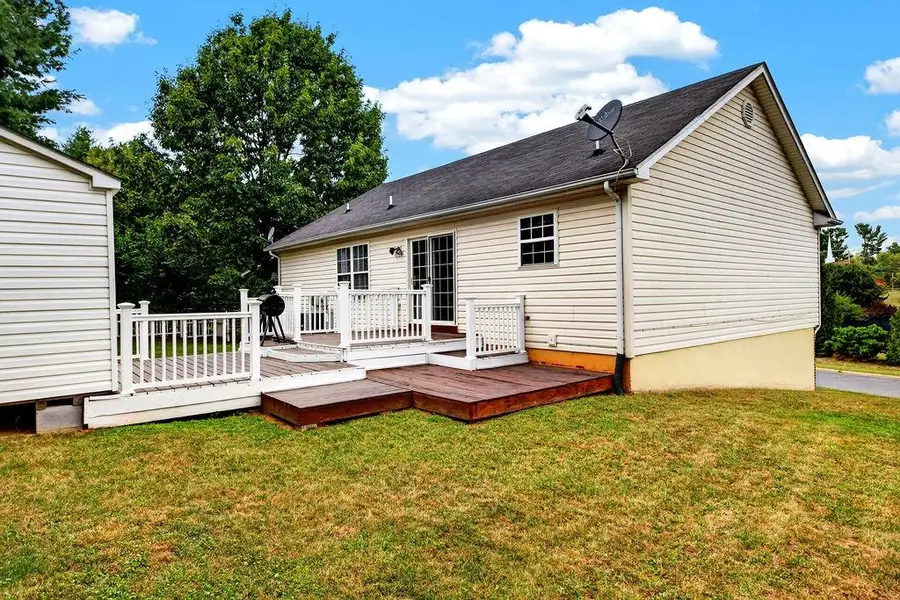 650 Edwardian Ln, Waynesboro, VA 22980 - #3