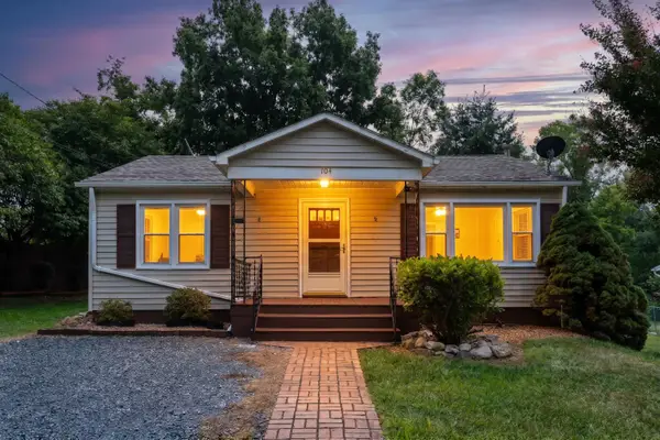 104 Baylor St, Staunton, VA 24401
