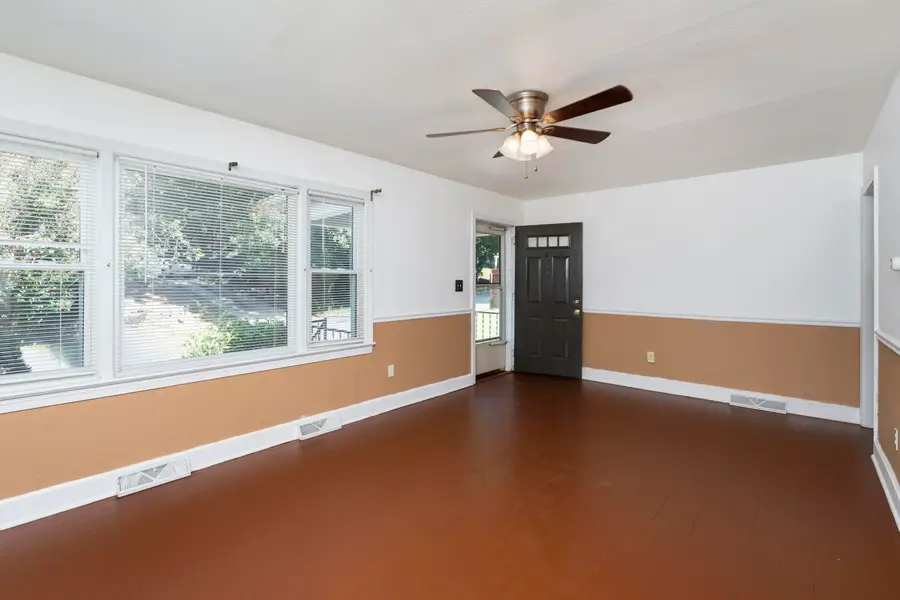 104 Baylor St, Staunton, VA 24401 - #3