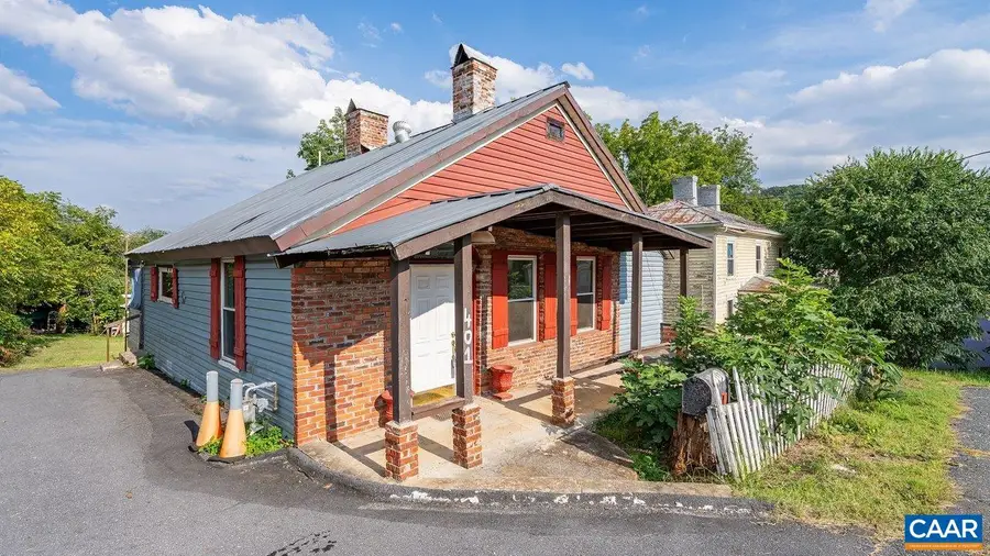 401 Bowling St, Staunton, VA 24401 - #2