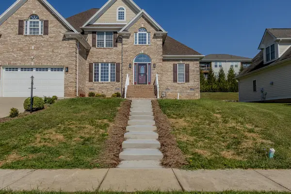 299 Windsor Dr E, Fishersville, VA 22939