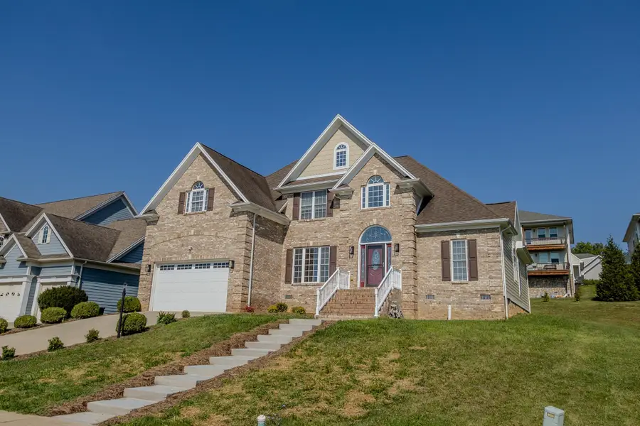 299 Windsor Dr E, Fishersville, VA 22939 - #3