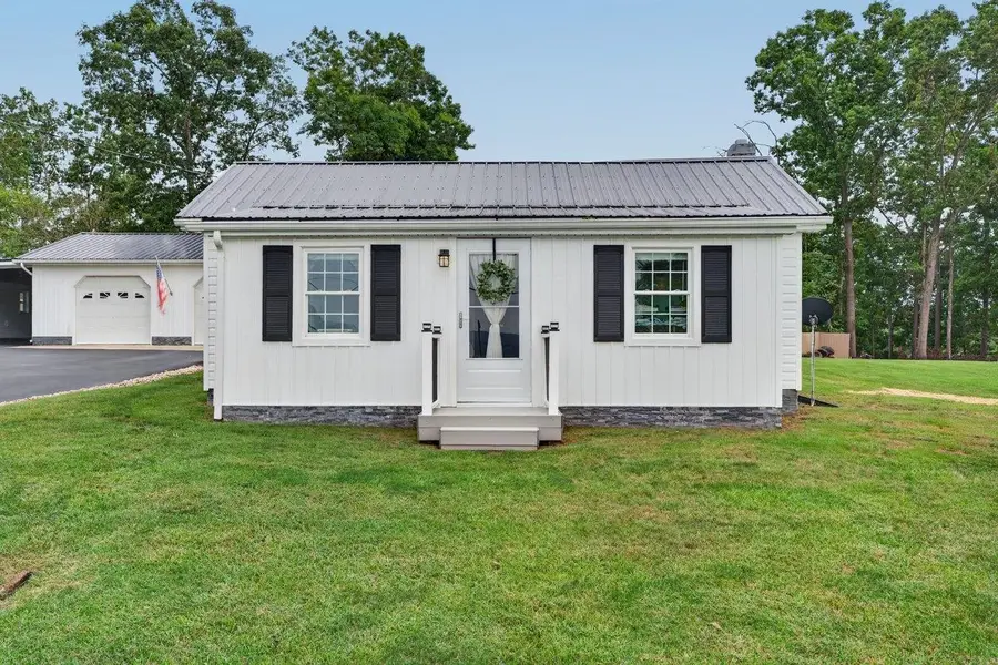 414 Massanutten Ave, Shenandoah, VA 22849 - #2