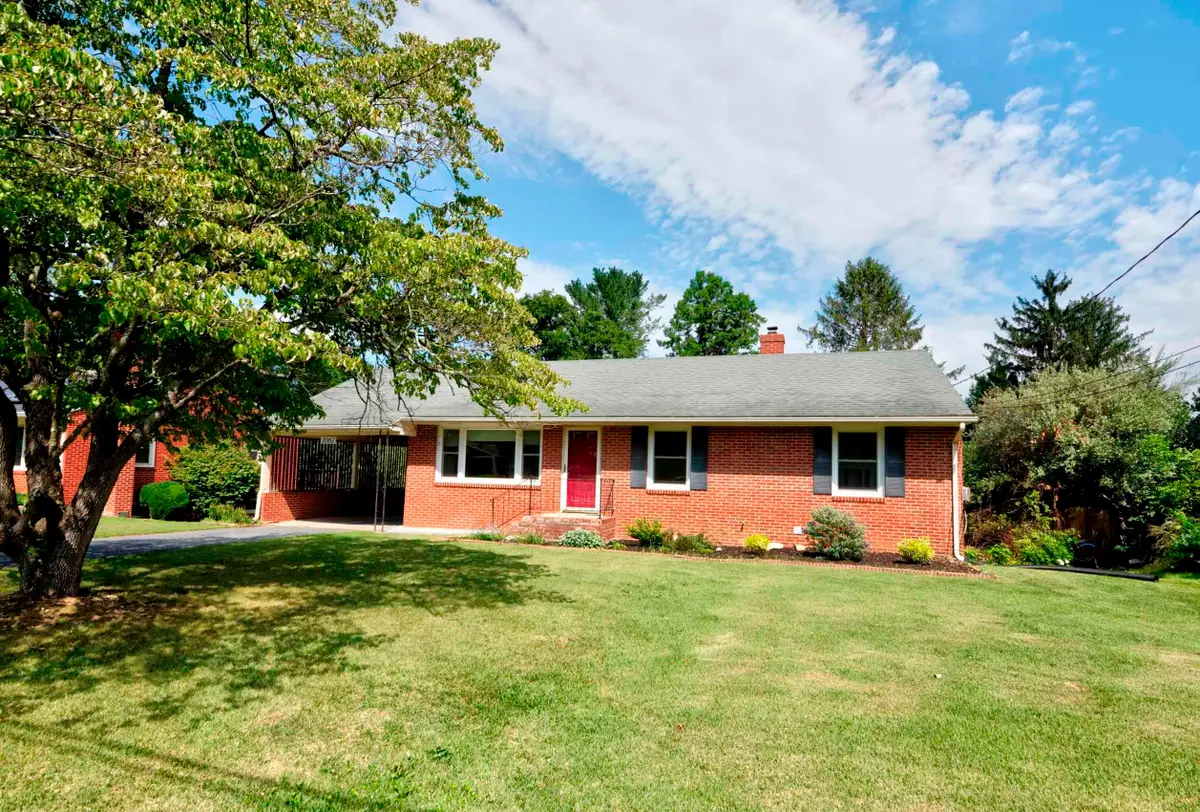 1061 Jefferson Ave, Waynesboro, VA 22980 - #1