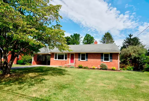 1061 Jefferson Ave, Waynesboro, VA 22980