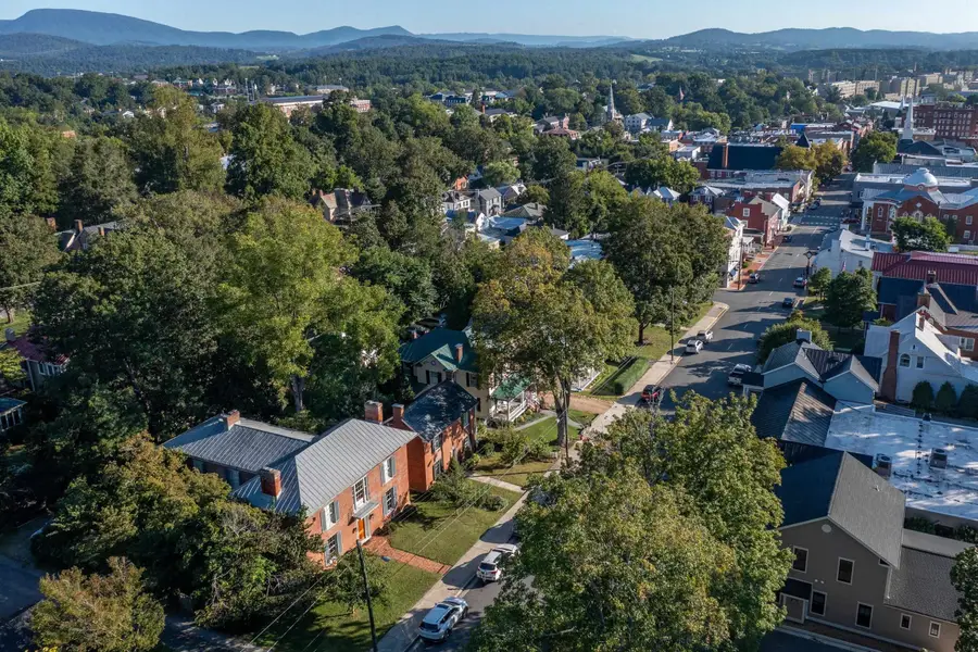 321 Main St S, Lexington, VA 24450 - #2