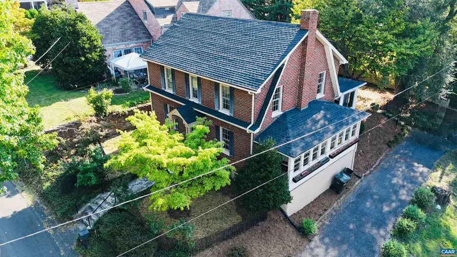 701 Donaghe St, Staunton, VA 24401 - #2