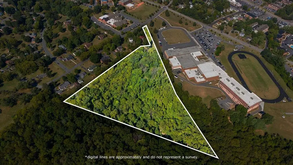 215 Taylor St, Staunton, VA 24401 - #1