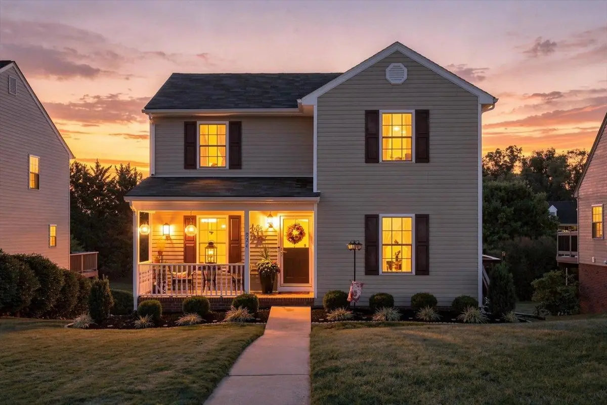 924 Sherwood Ave, Waynesboro, VA 22980 - #1